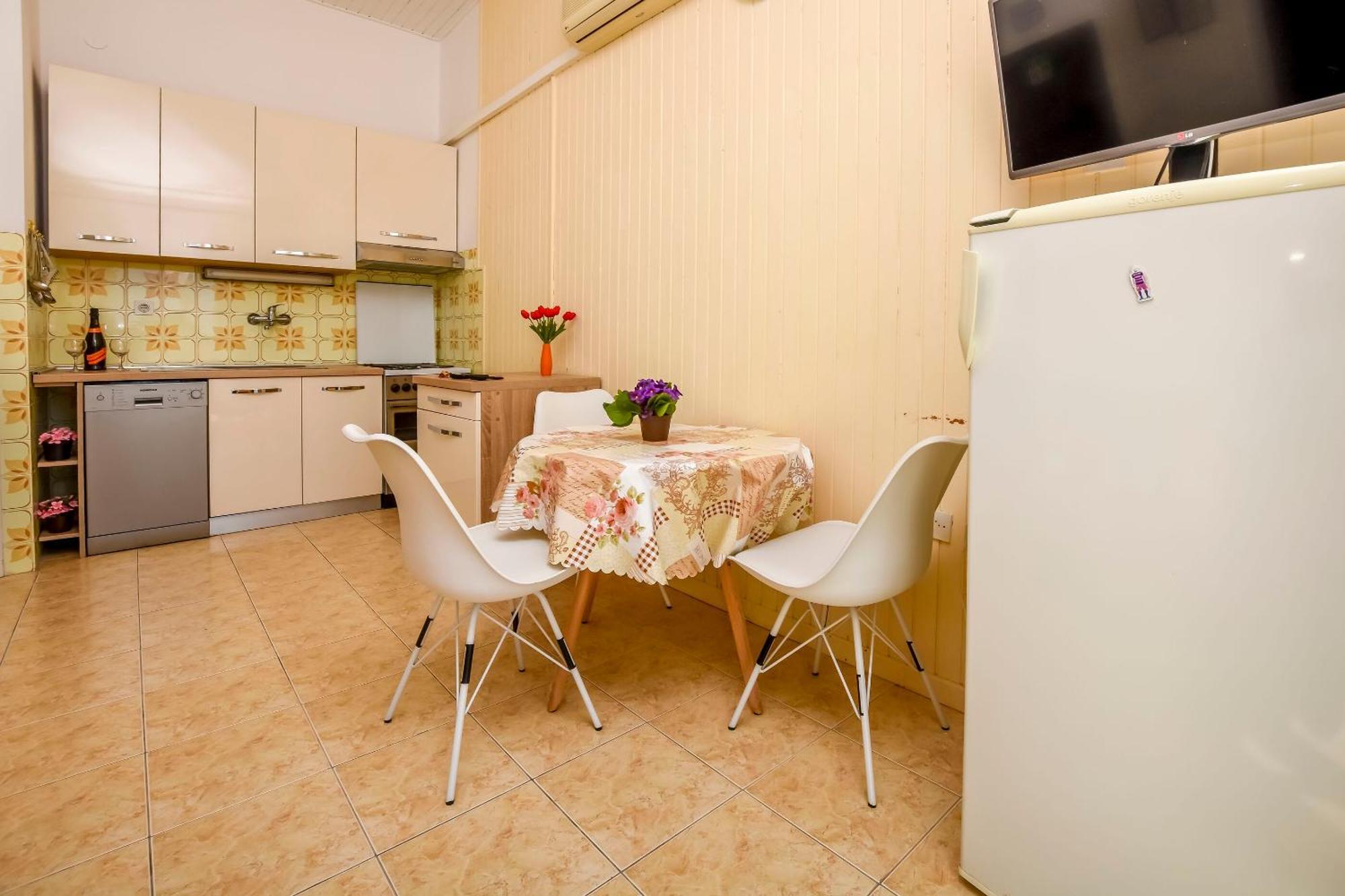 Apartments Zivana 로고즈니차 외부 사진