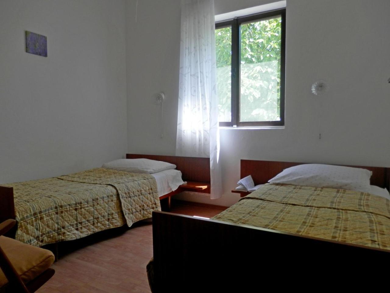 Apartments Zivana 로고즈니차 외부 사진